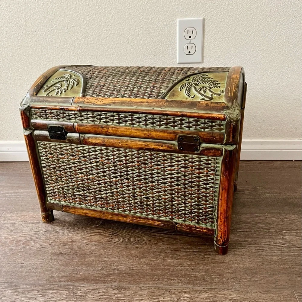Vintage-Inspired Palm Motif Decorative Storage Trunk - Green and Brown